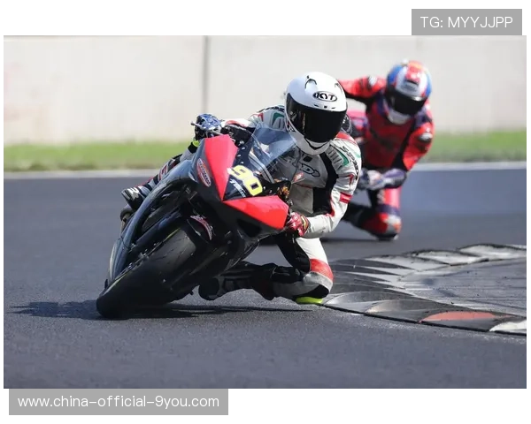 摩托车赛手冲刺段表现优异，团队策略获赞，摩托冲刺下载